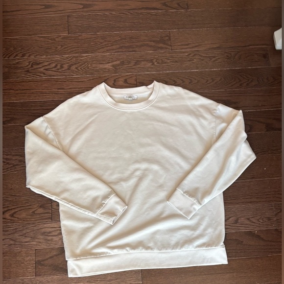 Reitmans size Small sweatshirt  Classic neutral color super soft material - Picture 1 of 3
